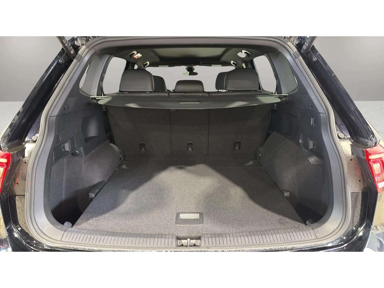 2023 Volkswagen Tiguan HIGHLINE | R-LINE | AWD | LEATHER | CLEAN CARFAX | Photo