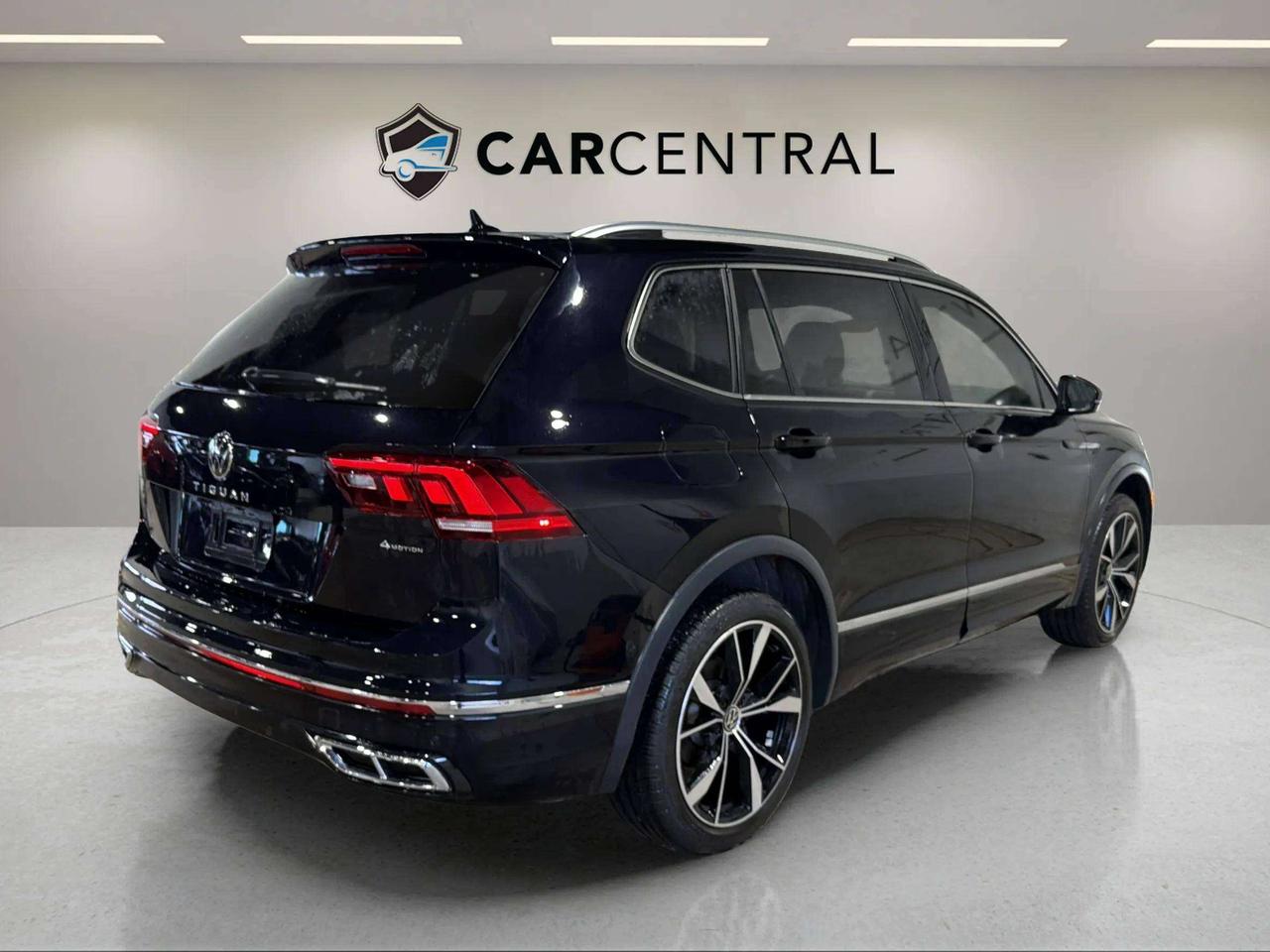 2023 Volkswagen Tiguan HIGHLINE | R-LINE | AWD | LEATHER | CLEAN CARFAX | Photo