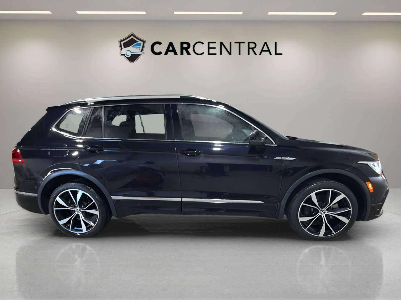 2023 Volkswagen Tiguan HIGHLINE | R-LINE | AWD | LEATHER | CLEAN CARFAX | Photo
