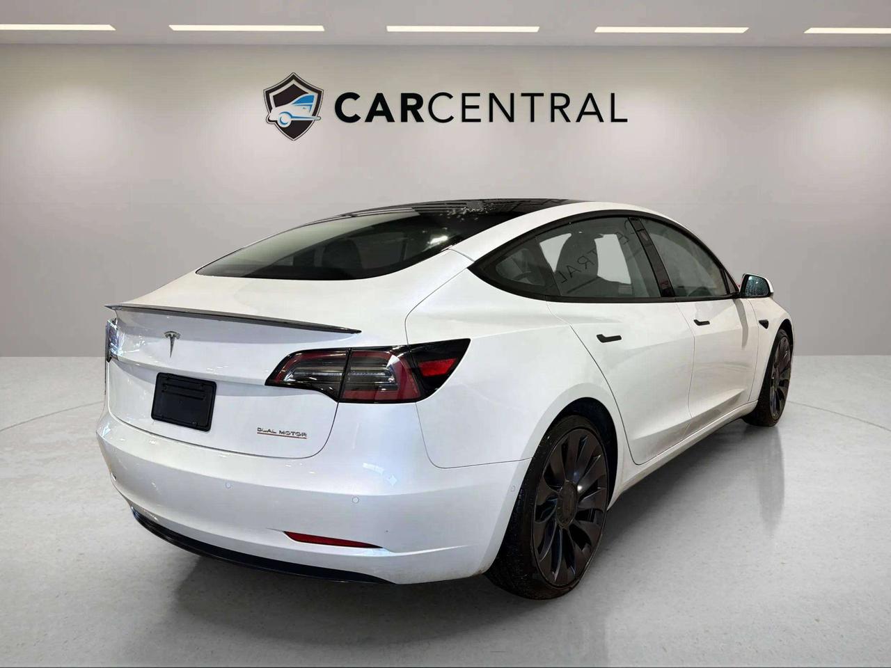 2022 Tesla Model 3 PERFORMANCE | AWD | LEATHER | CLEAN CARFAX | 1 OWN Photo4