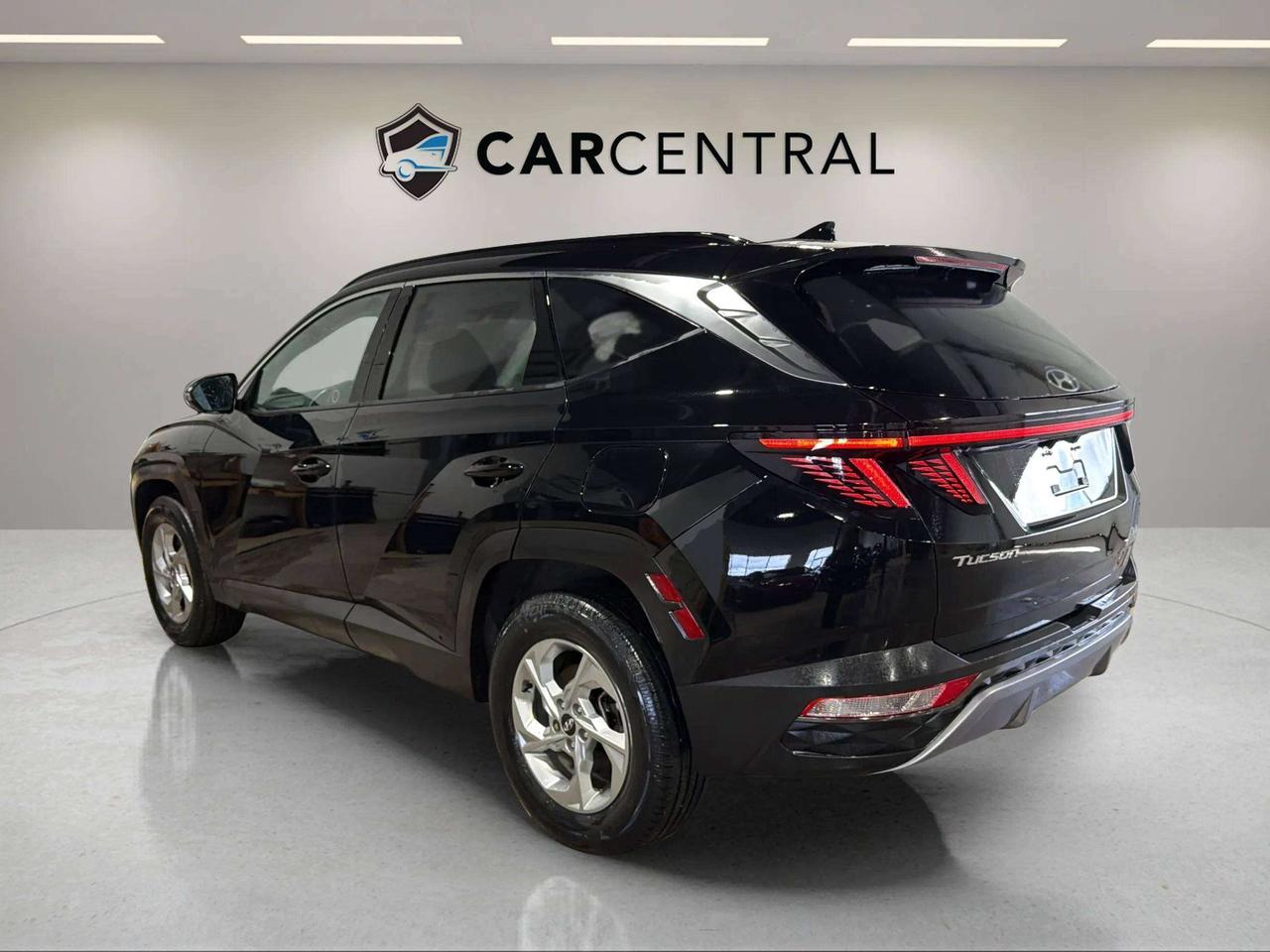 2024 Hyundai Tucson TREND | AWD | LEATHER | ROOF | CLEAN CARFAX | Photo2