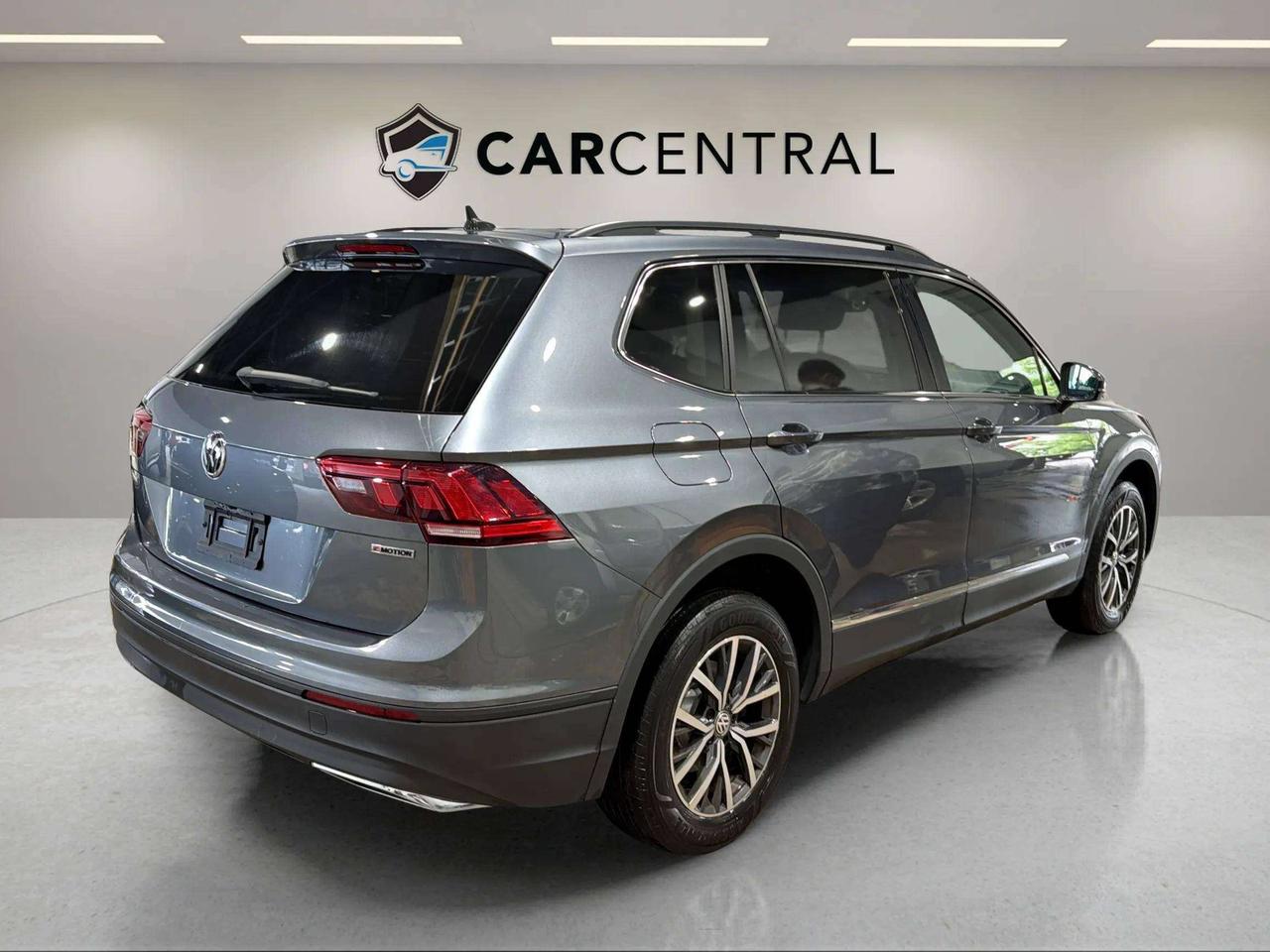 2021 Volkswagen Tiguan COMFORTLINE| CLEAN CARFAX | CARPLAY | PANO|1 OWNER Photo4