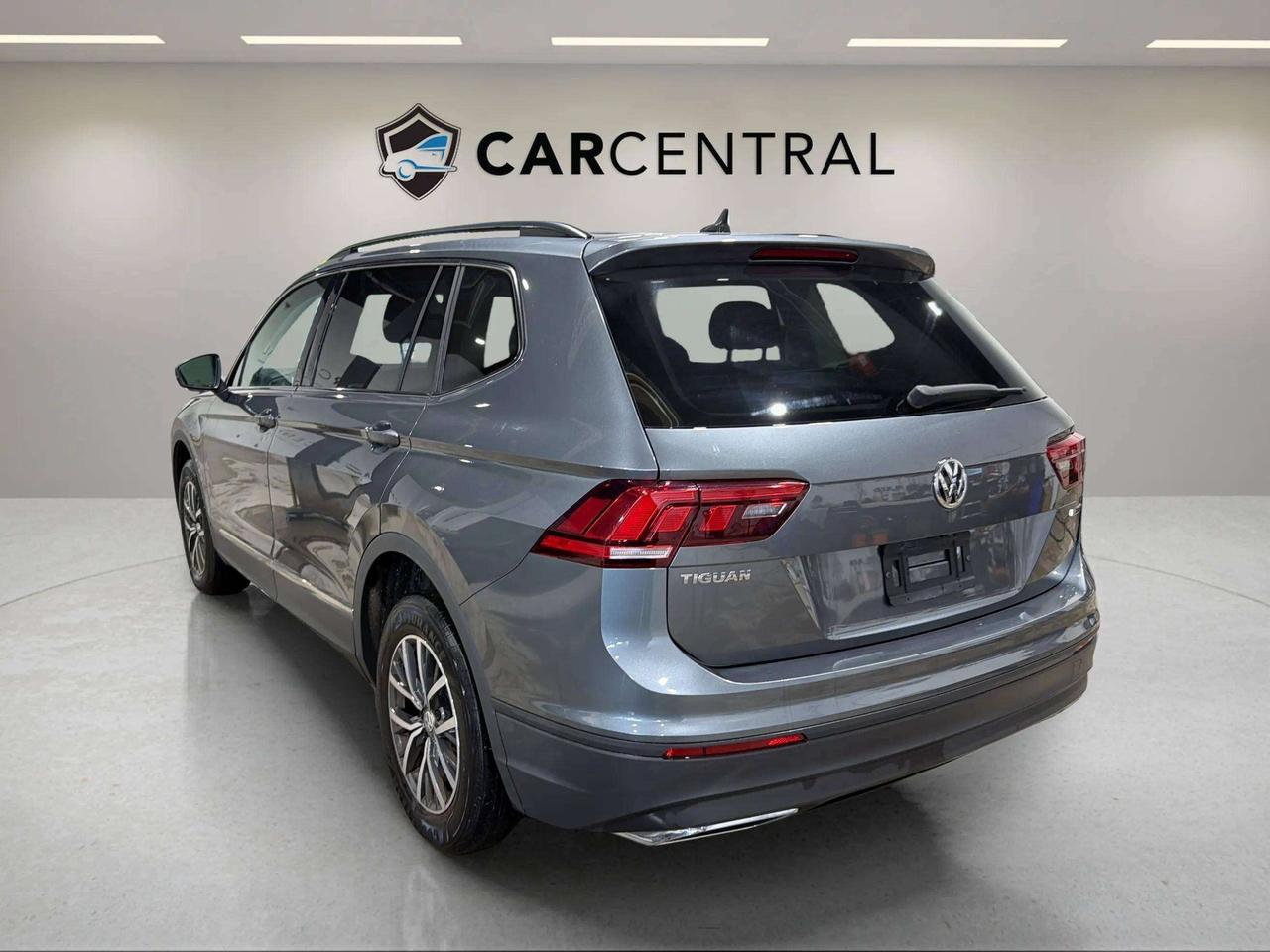 2021 Volkswagen Tiguan COMFORTLINE| CLEAN CARFAX | CARPLAY | PANO|1 OWNER Photo2