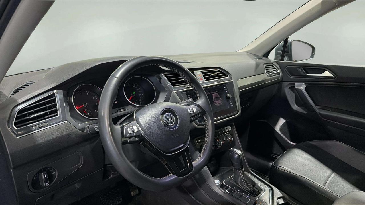 2021 Volkswagen Tiguan COMFORTLINE| CLEAN CARFAX | CARPLAY | PANO|1 OWNER Photo
