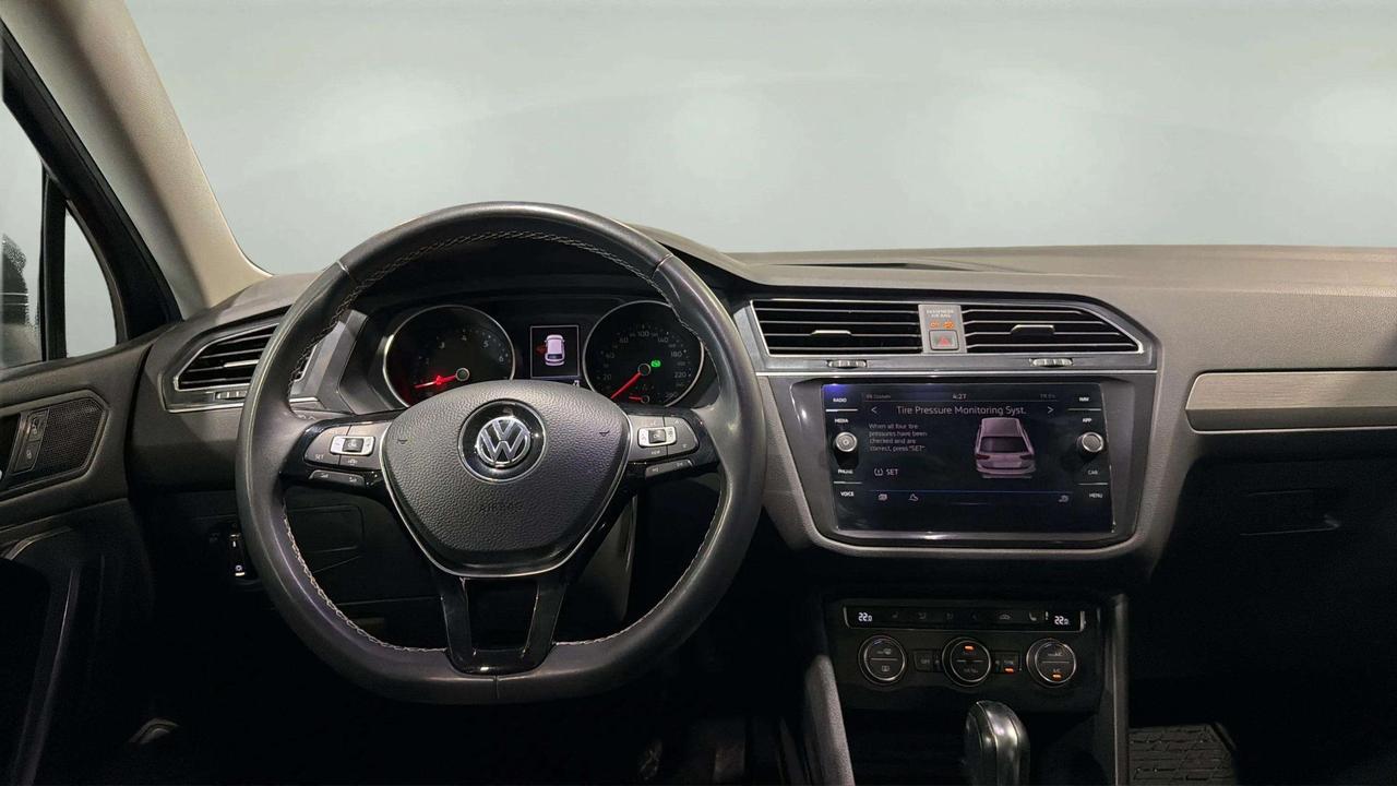 2021 Volkswagen Tiguan COMFORTLINE| CLEAN CARFAX | CARPLAY | PANO|1 OWNER Photo