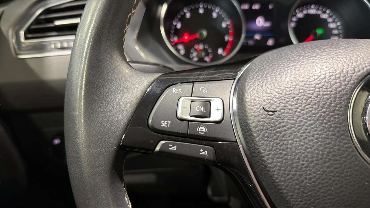 2021 Volkswagen Tiguan COMFORTLINE| CLEAN CARFAX | CARPLAY | PANO|1 OWNER Photo