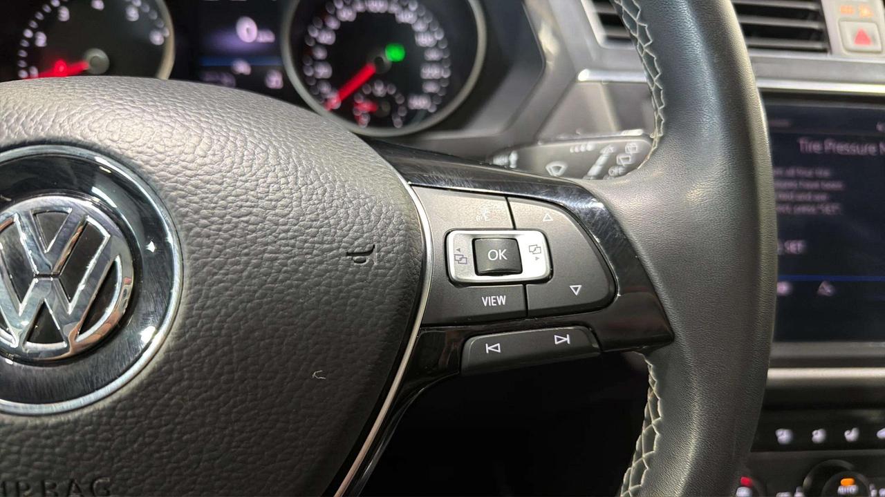 2021 Volkswagen Tiguan COMFORTLINE| CLEAN CARFAX | CARPLAY | PANO|1 OWNER Photo