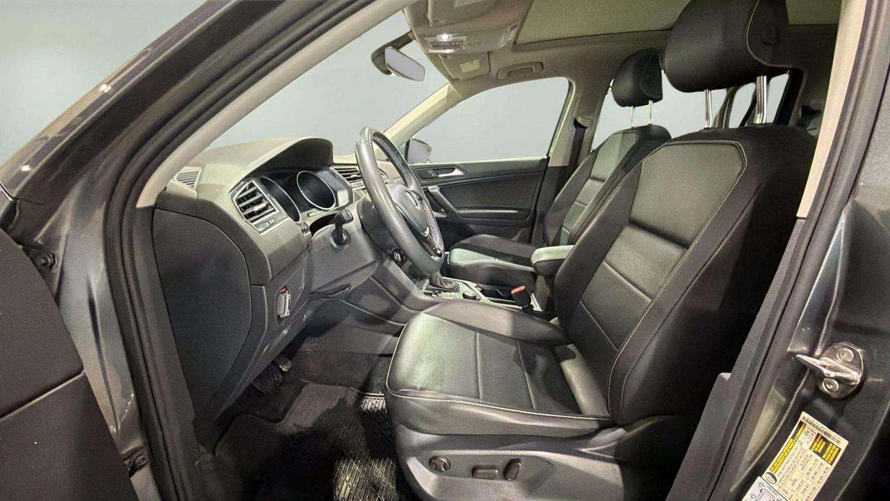 2021 Volkswagen Tiguan COMFORTLINE| CLEAN CARFAX | CARPLAY | PANO|1 OWNER Photo