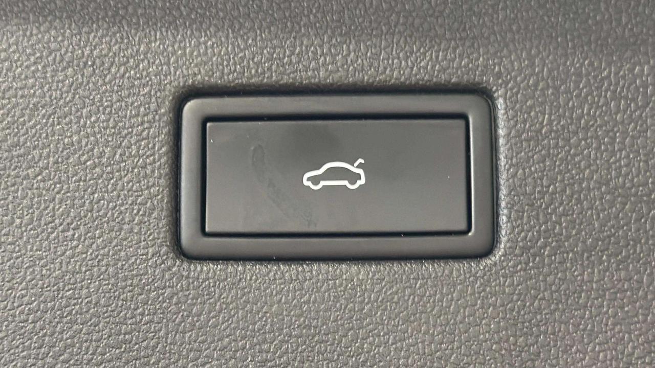 2021 Volkswagen Tiguan COMFORTLINE| CLEAN CARFAX | CARPLAY | PANO|1 OWNER Photo