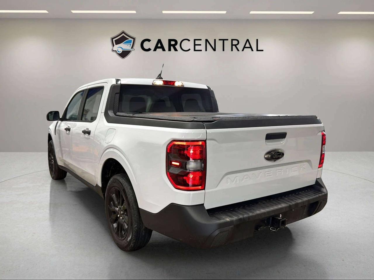 2024 Ford Maverick XLT | LUXURY PKG| BLACK APPEARANCE PKG| 18" ALLOYS Photo2