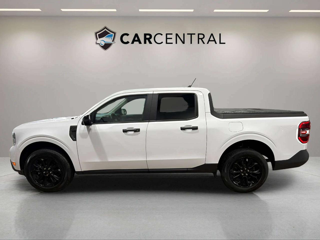 2024 Ford Maverick XLT | LUXURY PKG| BLACK APPEARANCE PKG| 18" ALLOYS Photo