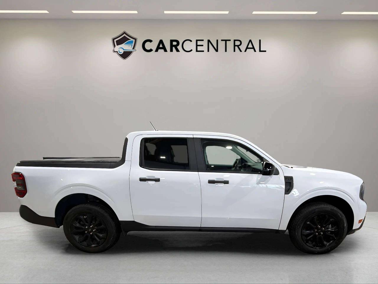 2024 Ford Maverick XLT | LUXURY PKG| BLACK APPEARANCE PKG| 18" ALLOYS Photo