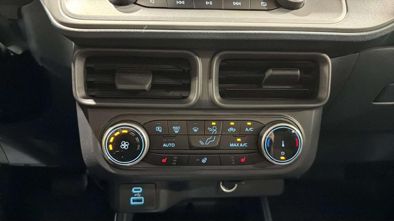 2024 Ford Maverick XLT | LUXURY PKG| BLACK APPEARANCE PKG| 18" ALLOYS Photo