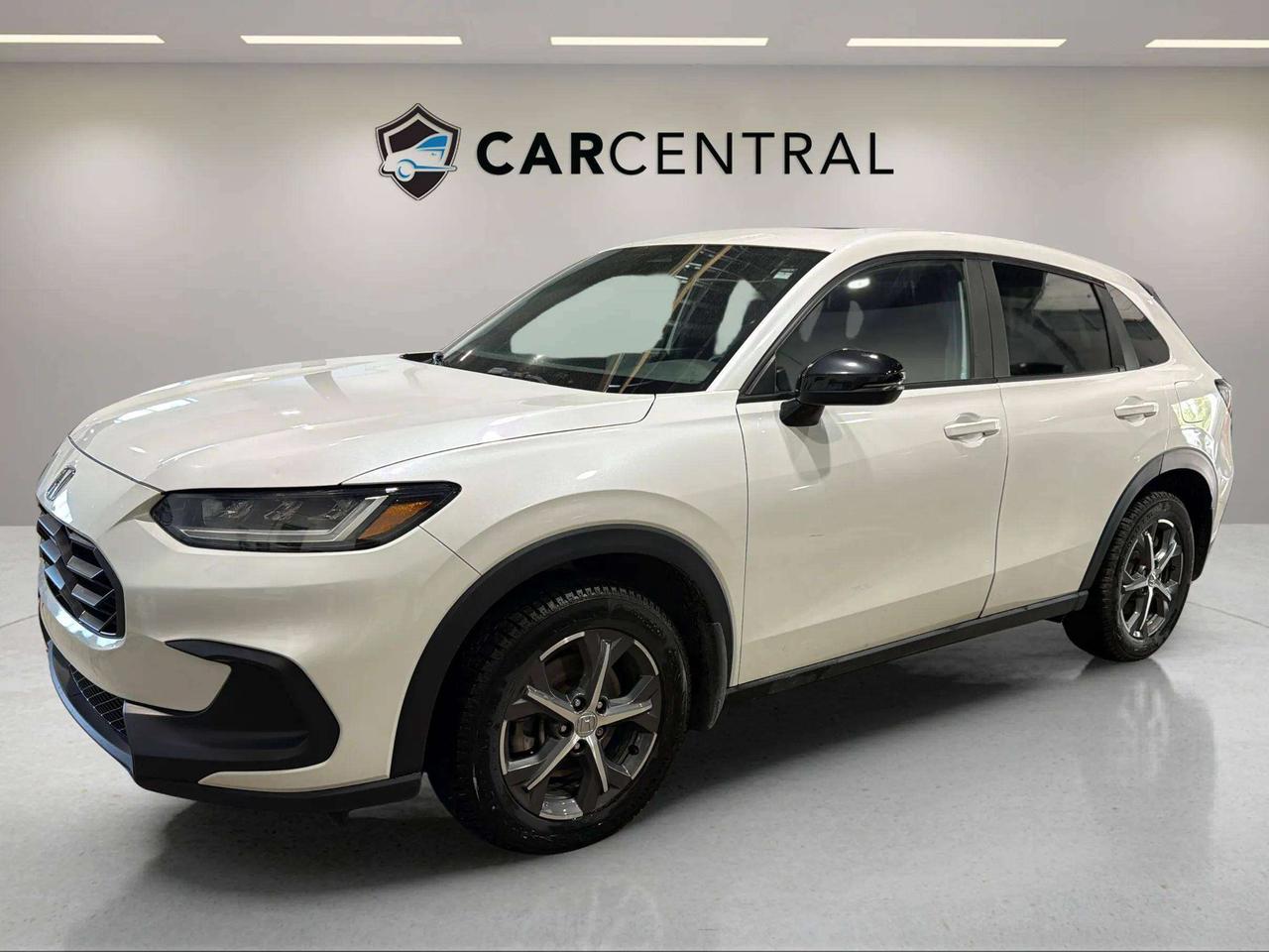 2024 Honda HR-V SPORT-B | CLEAN CARFAX| SUNROOF | CARPLAY| AWD Photo