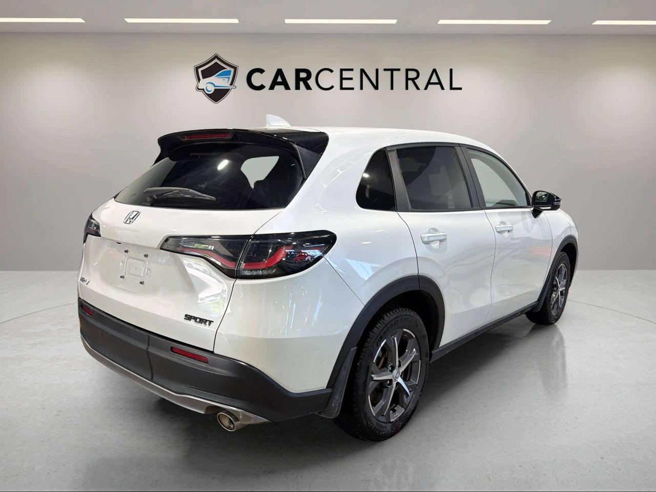 2024 Honda HR-V SPORT-B | CLEAN CARFAX| SUNROOF | CARPLAY| AWD Photo
