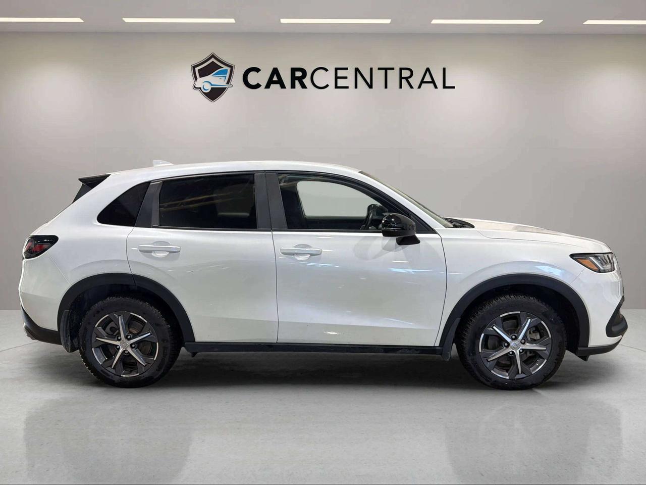 2024 Honda HR-V SPORT-B | CLEAN CARFAX| SUNROOF | CARPLAY| AWD Photo