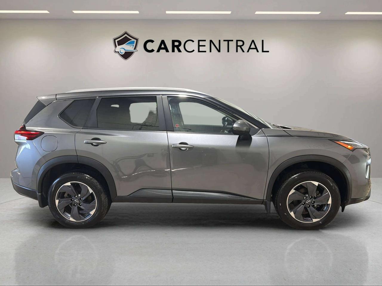 2024 Nissan Rogue SV PANOROOF | CLEAN CARFAX| CARPLAY | AWD | LOW KM Photo