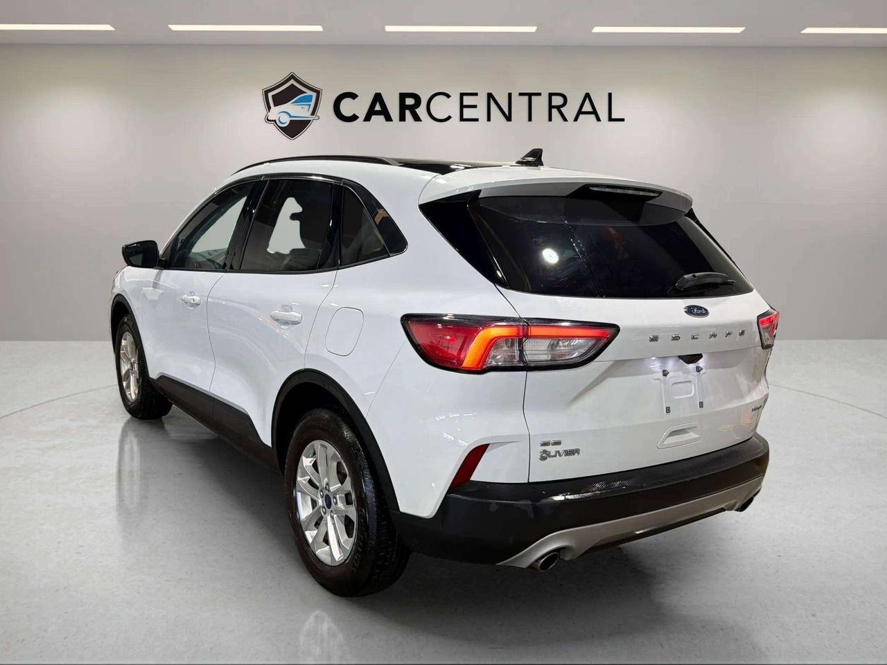 2022 Ford Escape SE| CLEAN CARFAX| PANO | CARPLAY | AWD | Photo2