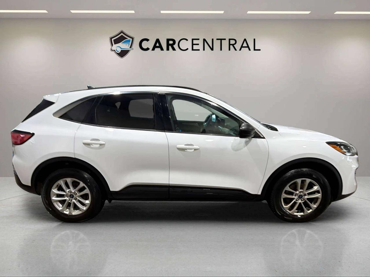 2022 Ford Escape SE| CLEAN CARFAX| PANO | CARPLAY | AWD | Photo