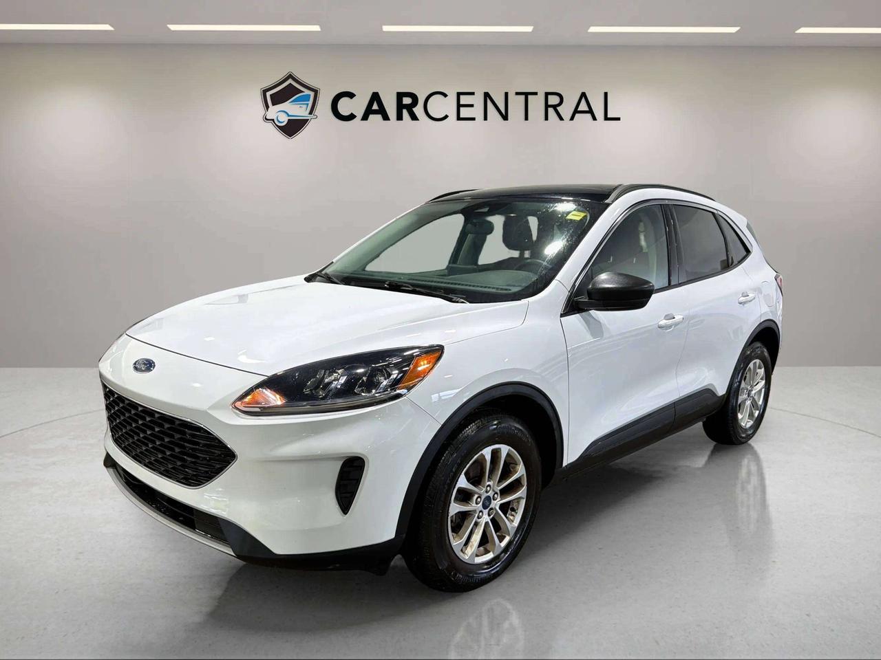 2022 Ford Escape SE| CLEAN CARFAX| PANO | CARPLAY | AWD | Photo