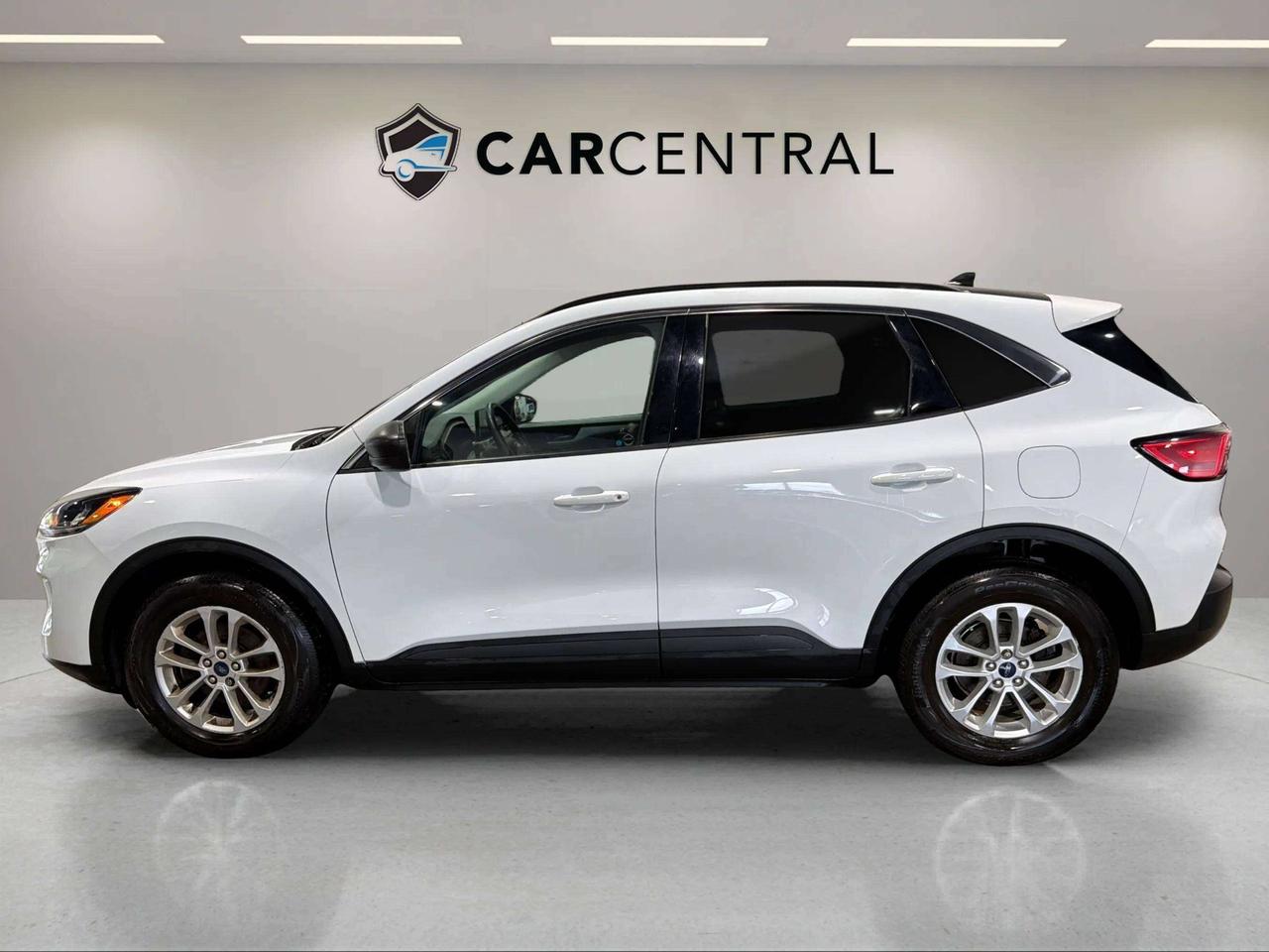 2022 Ford Escape SE| CLEAN CARFAX| PANO | CARPLAY | AWD | Photo