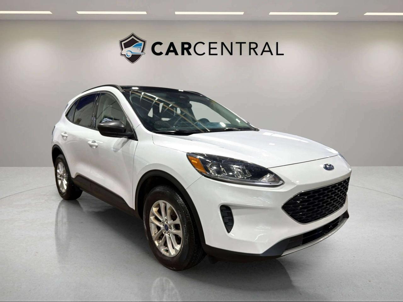 2022 Ford Escape SE| CLEAN CARFAX| PANO | CARPLAY | AWD | Photo