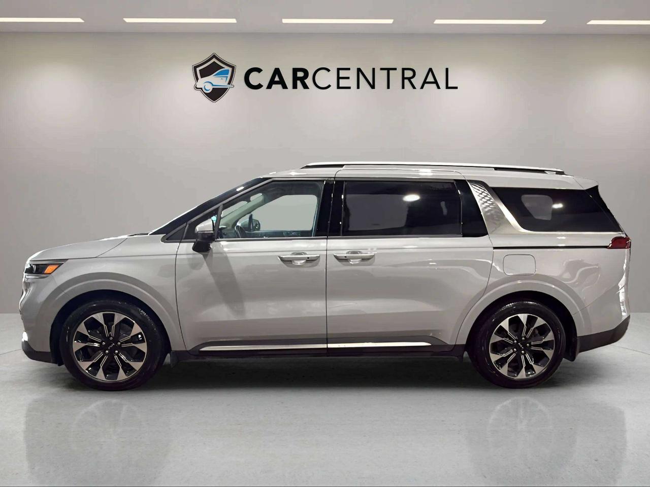 2024 Kia Carnival EX | CLEAN CARFAX | PWR DOORS & LIFTGATE| LEATHER Photo1