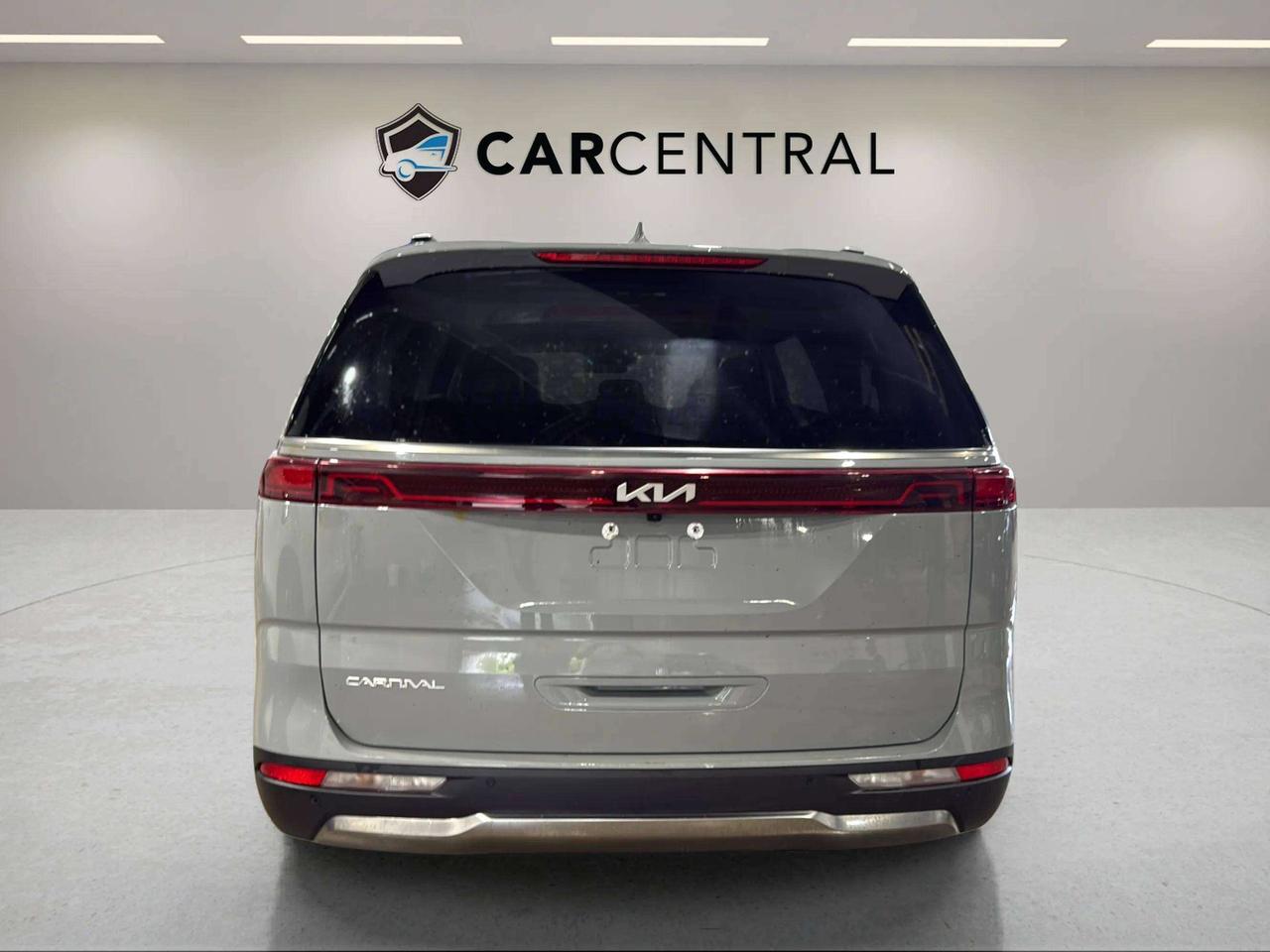 2024 Kia Carnival EX | CLEAN CARFAX | PWR DOORS & LIFTGATE| LEATHER Photo