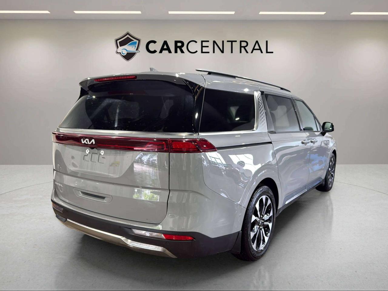 2024 Kia Carnival EX | CLEAN CARFAX | PWR DOORS & LIFTGATE| LEATHER Photo