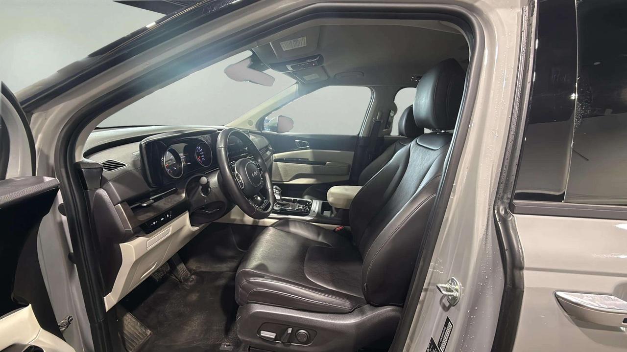 2024 Kia Carnival EX | CLEAN CARFAX | PWR DOORS & LIFTGATE| LEATHER Photo