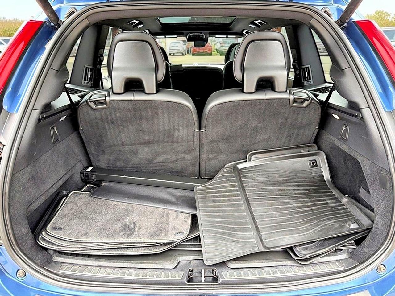2018 Volvo XC90 T6 AWD R-Design Photo
