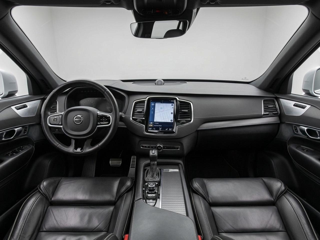 2018 Volvo XC90 T6 AWD R-Design Photo