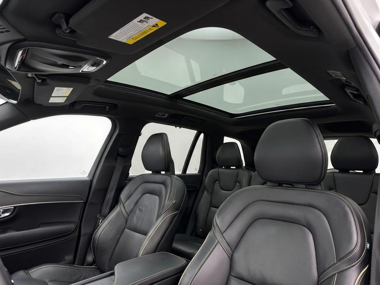 2018 Volvo XC90 T6 AWD R-Design Photo