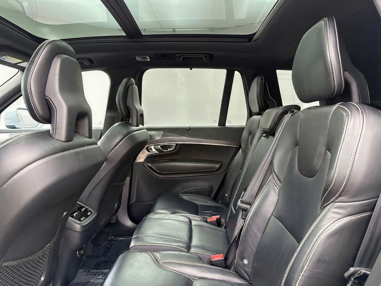 2018 Volvo XC90 T6 AWD R-Design Photo