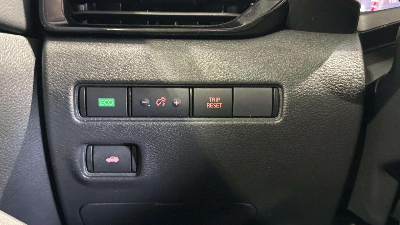 2024 Nissan Sentra SV| CLEAN CARFAX| CARPLAY | HTD SEATS| STARTER Photo