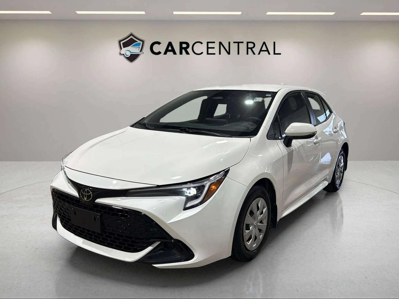 2023 Toyota Corolla Hatchback SE| CLEAN CARFAX | PUSH START | CARPLAY| HTD SEATS Photo