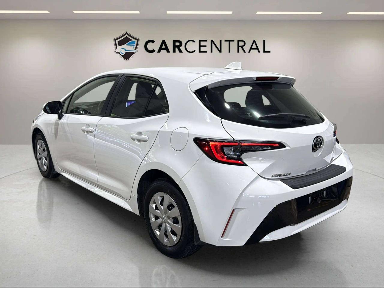 2023 Toyota Corolla Hatchback SE| CLEAN CARFAX | PUSH START | CARPLAY| HTD SEATS Photo