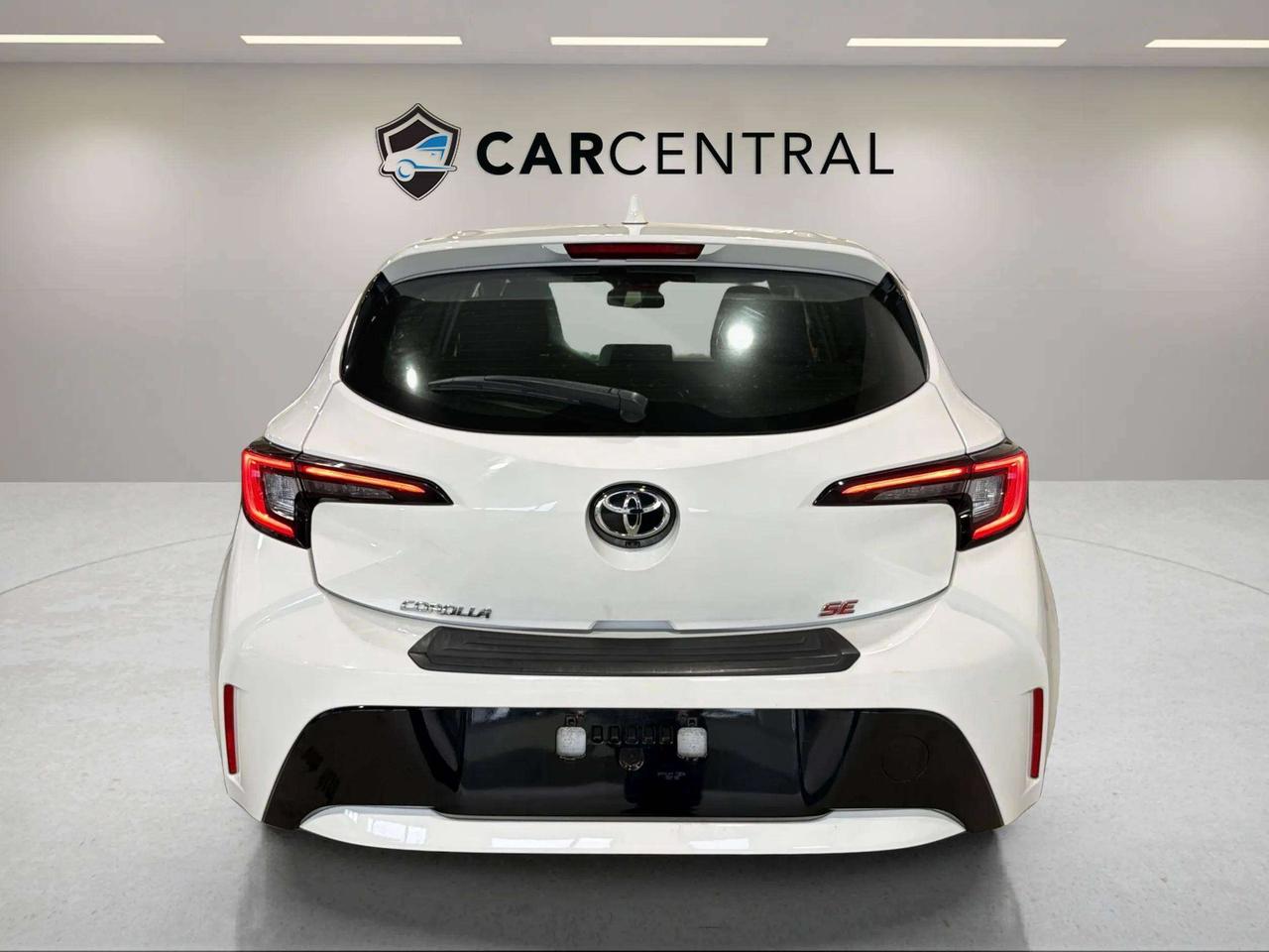 2023 Toyota Corolla Hatchback SE| CLEAN CARFAX | PUSH START | CARPLAY| HTD SEATS Photo3