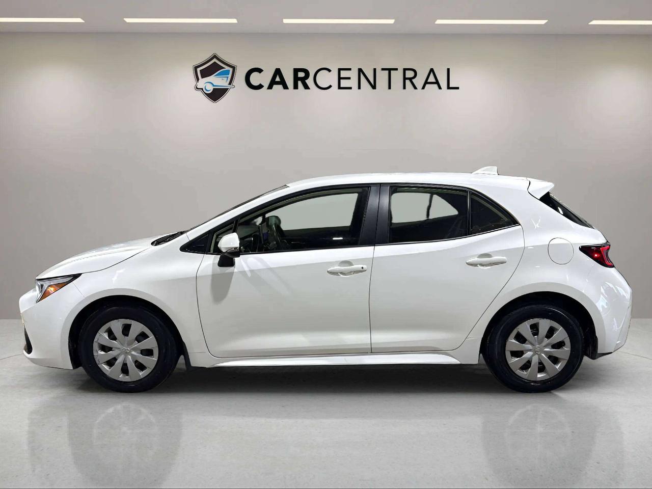 2023 Toyota Corolla Hatchback SE| CLEAN CARFAX | PUSH START | CARPLAY| HTD SEATS Photo