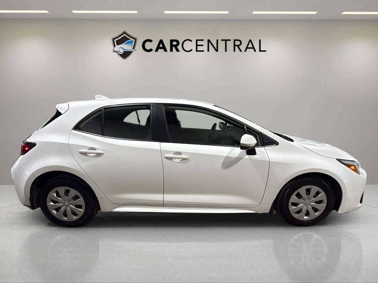2023 Toyota Corolla Hatchback SE| CLEAN CARFAX | PUSH START | CARPLAY| HTD SEATS Photo