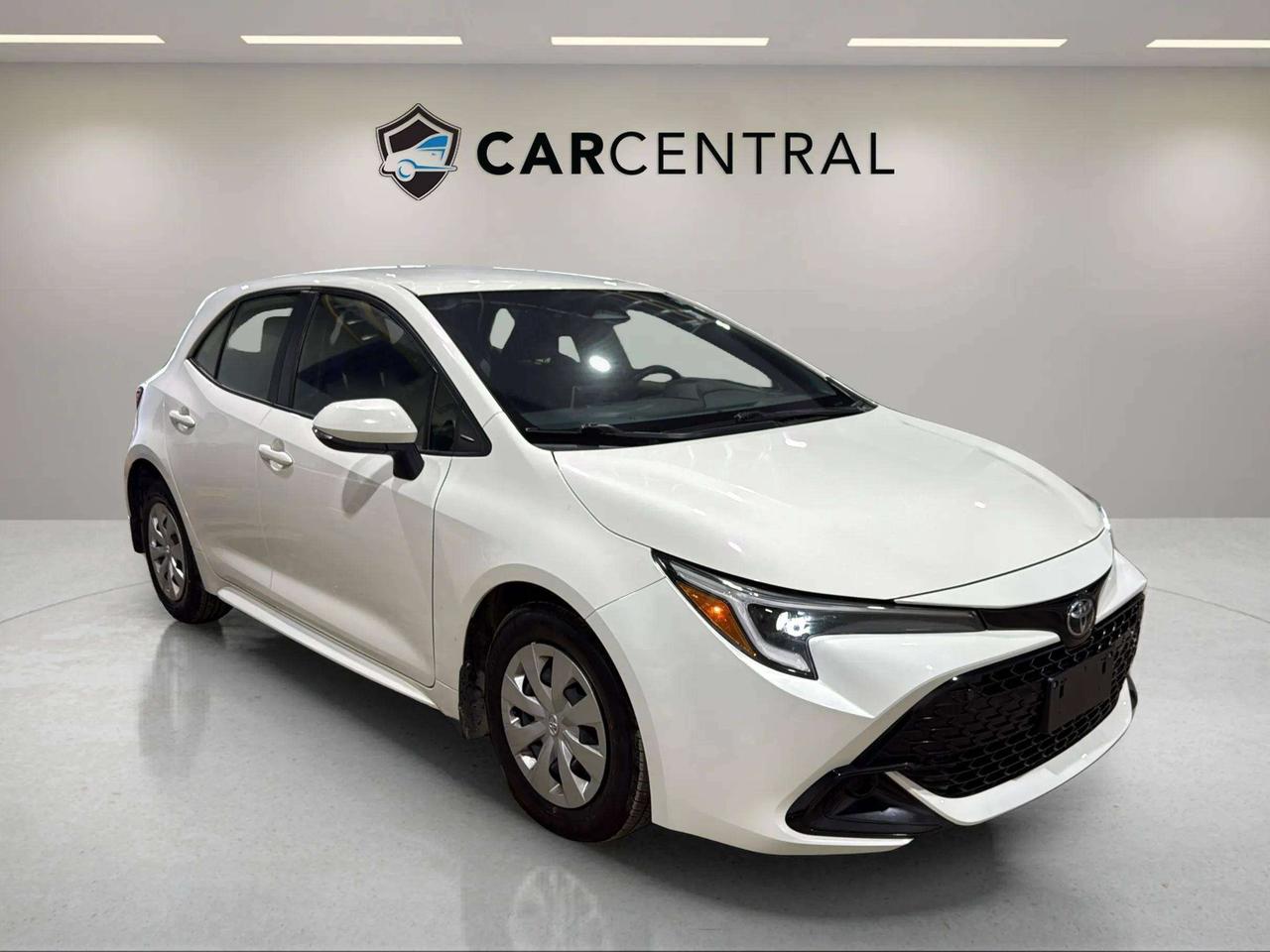 2023 Toyota Corolla Hatchback SE| CLEAN CARFAX | PUSH START | CARPLAY| HTD SEATS Photo