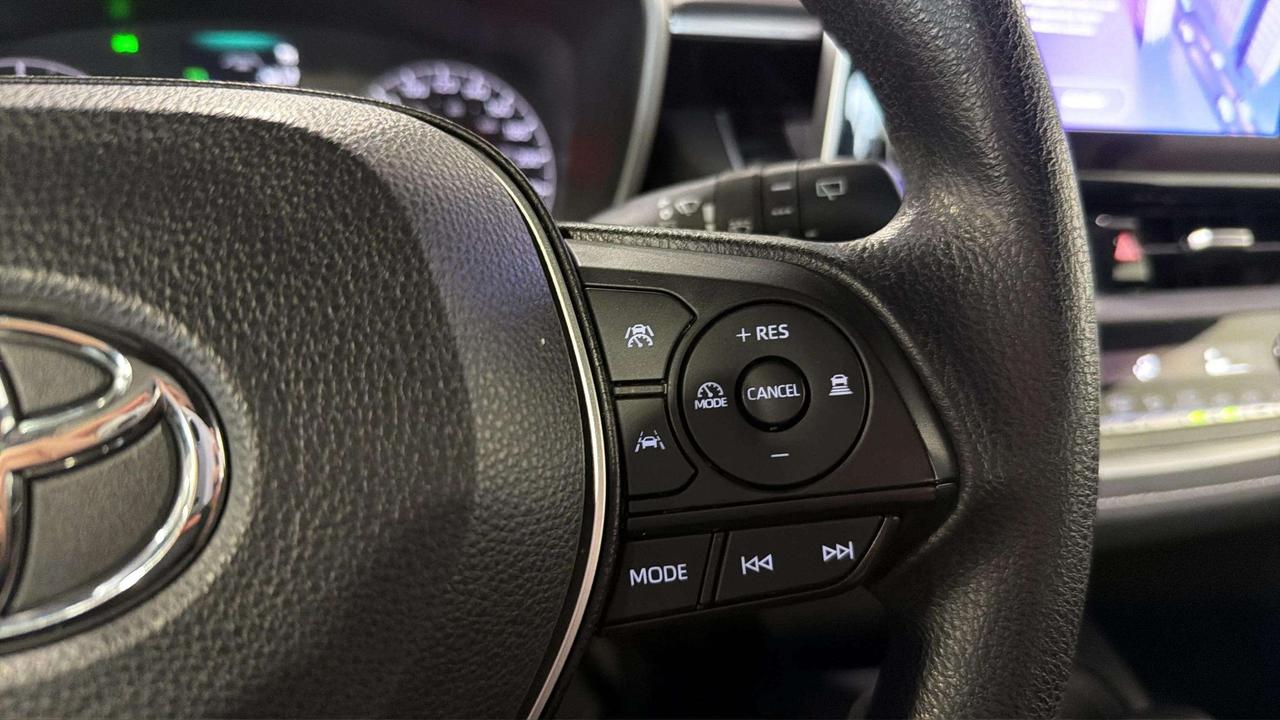 2023 Toyota Corolla Hatchback SE| CLEAN CARFAX | PUSH START | CARPLAY| HTD SEATS Photo