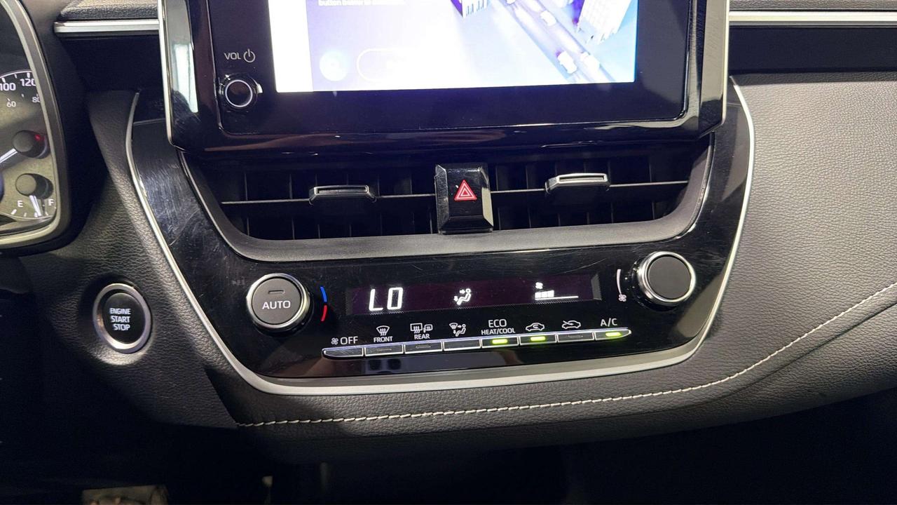 2023 Toyota Corolla Hatchback SE| CLEAN CARFAX | PUSH START | CARPLAY| HTD SEATS Photo