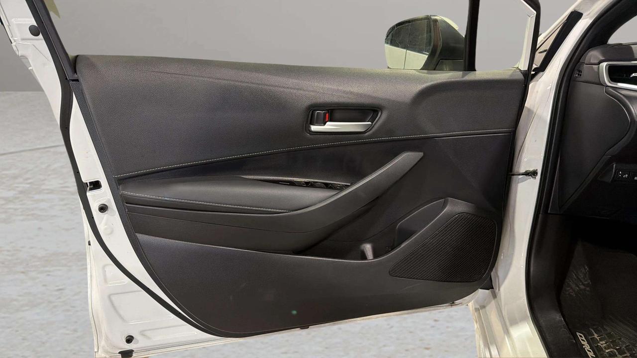 2023 Toyota Corolla Hatchback SE| CLEAN CARFAX | PUSH START | CARPLAY| HTD SEATS Photo