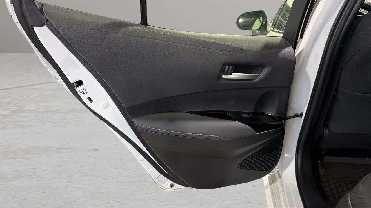 2023 Toyota Corolla Hatchback SE| CLEAN CARFAX | PUSH START | CARPLAY| HTD SEATS Photo