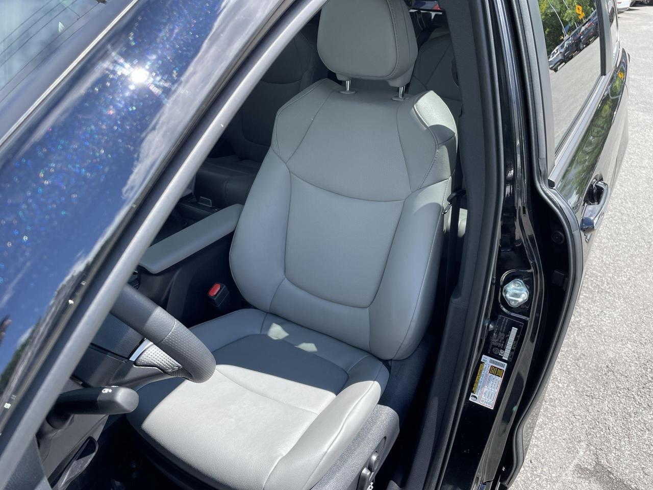 2026 Toyota Sienna XLE 8-Passenger LIKE NEW!!  HYBRID, 8 PASS., SOFTE Photo