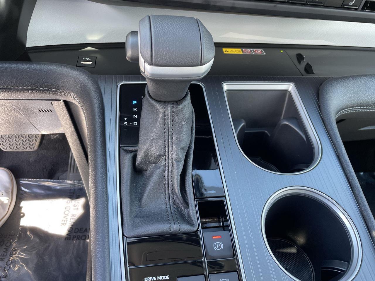 2026 Toyota Sienna XLE 8-Passenger LIKE NEW!!  HYBRID, 8 PASS., SOFTE Photo