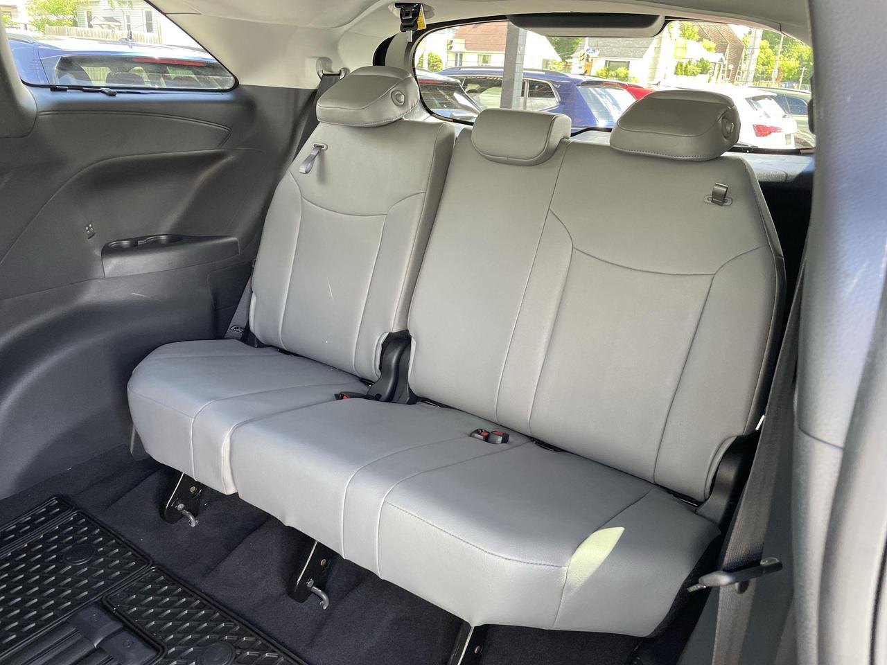 2026 Toyota Sienna XLE 8-Passenger LIKE NEW!!  HYBRID, 8 PASS., SOFTE Photo