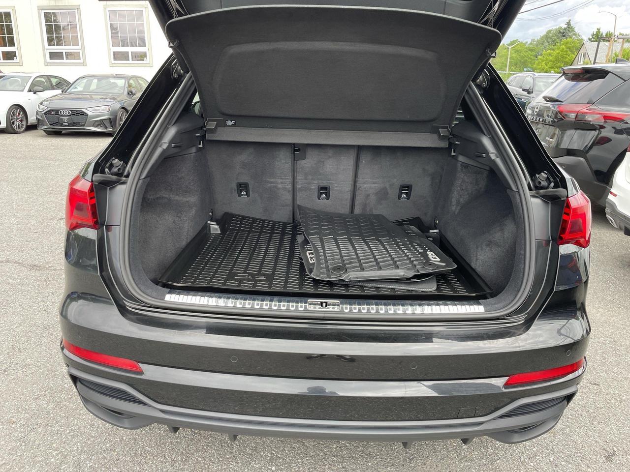 2024 Audi Q3 45 Progressiv PROGRESSIV, SLINE, BLACK OPTICS, SON Photo