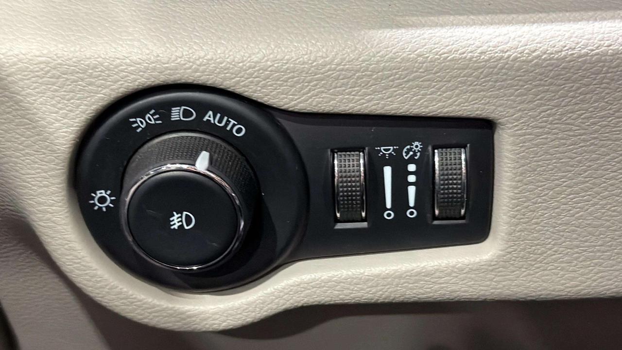 2022 Chrysler Pacifica TOURING  L | CLEAN CARFAX |  CARPLAY | BSM | Photo